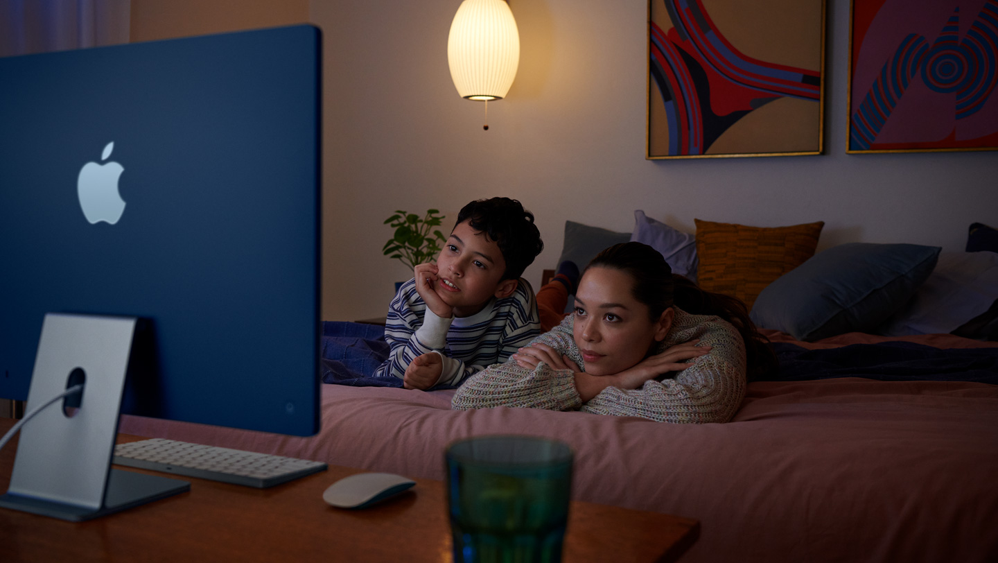 iMac con el Magic Keyboard y el Magic Mouse del mismo color